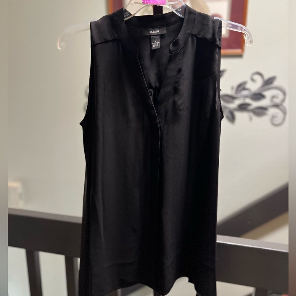 NWOT Alfani Women's Black Sleeveless V-neck Top Flared @ Hem Size 8 #177